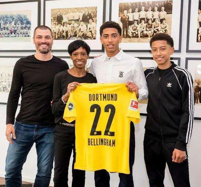 时刻不因情 时刻不因情