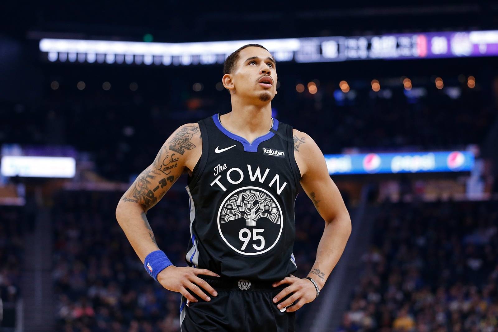 仅展现了两 仅展现了两