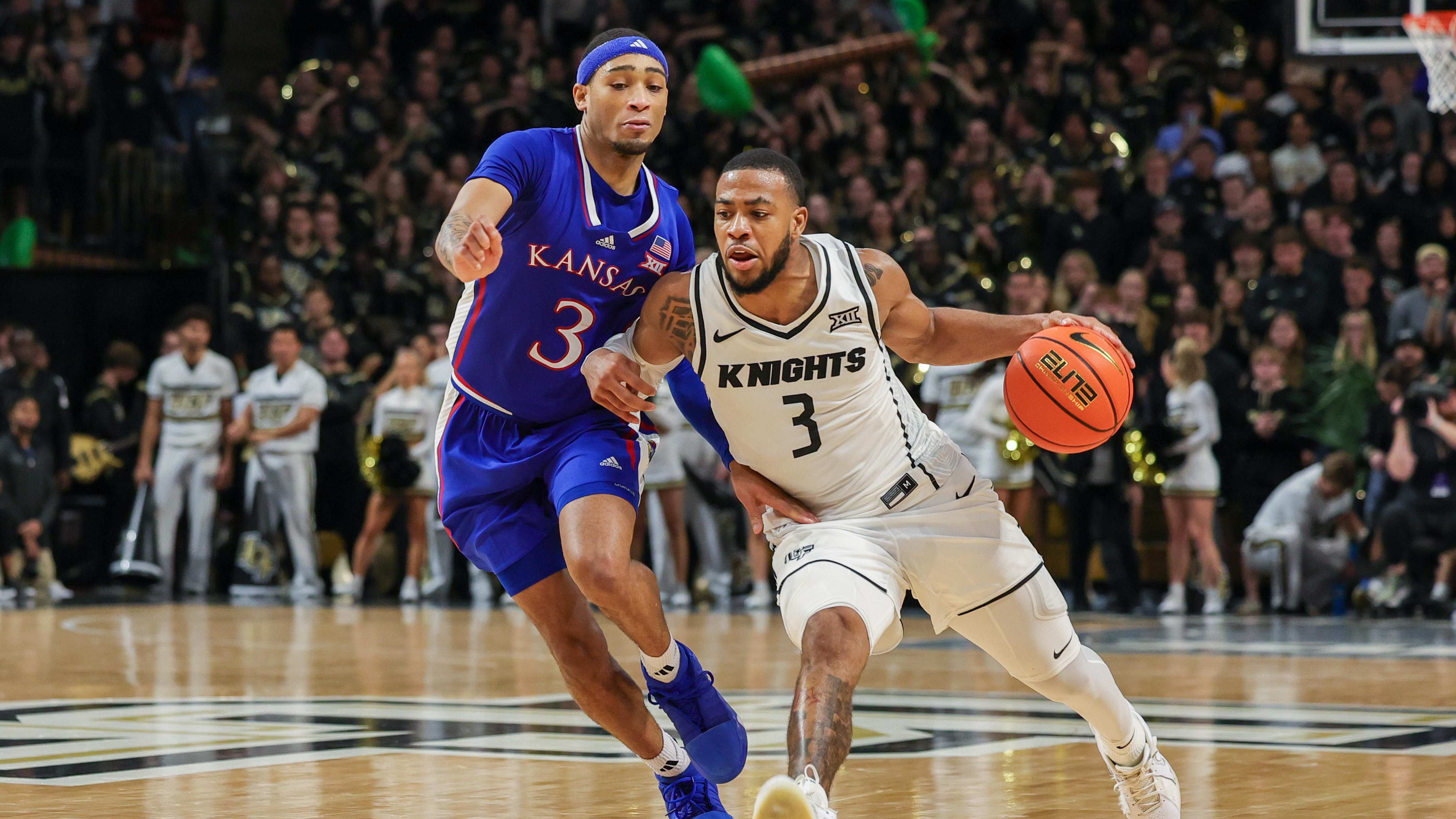 她还积极参 她还积极参